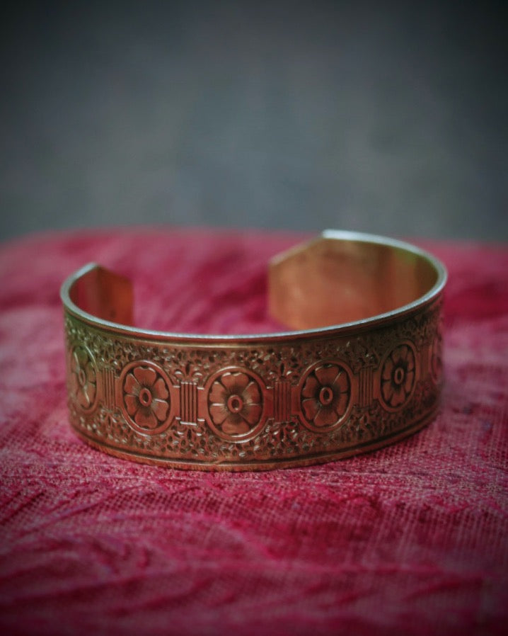 Newport Echo Parlor Cuff