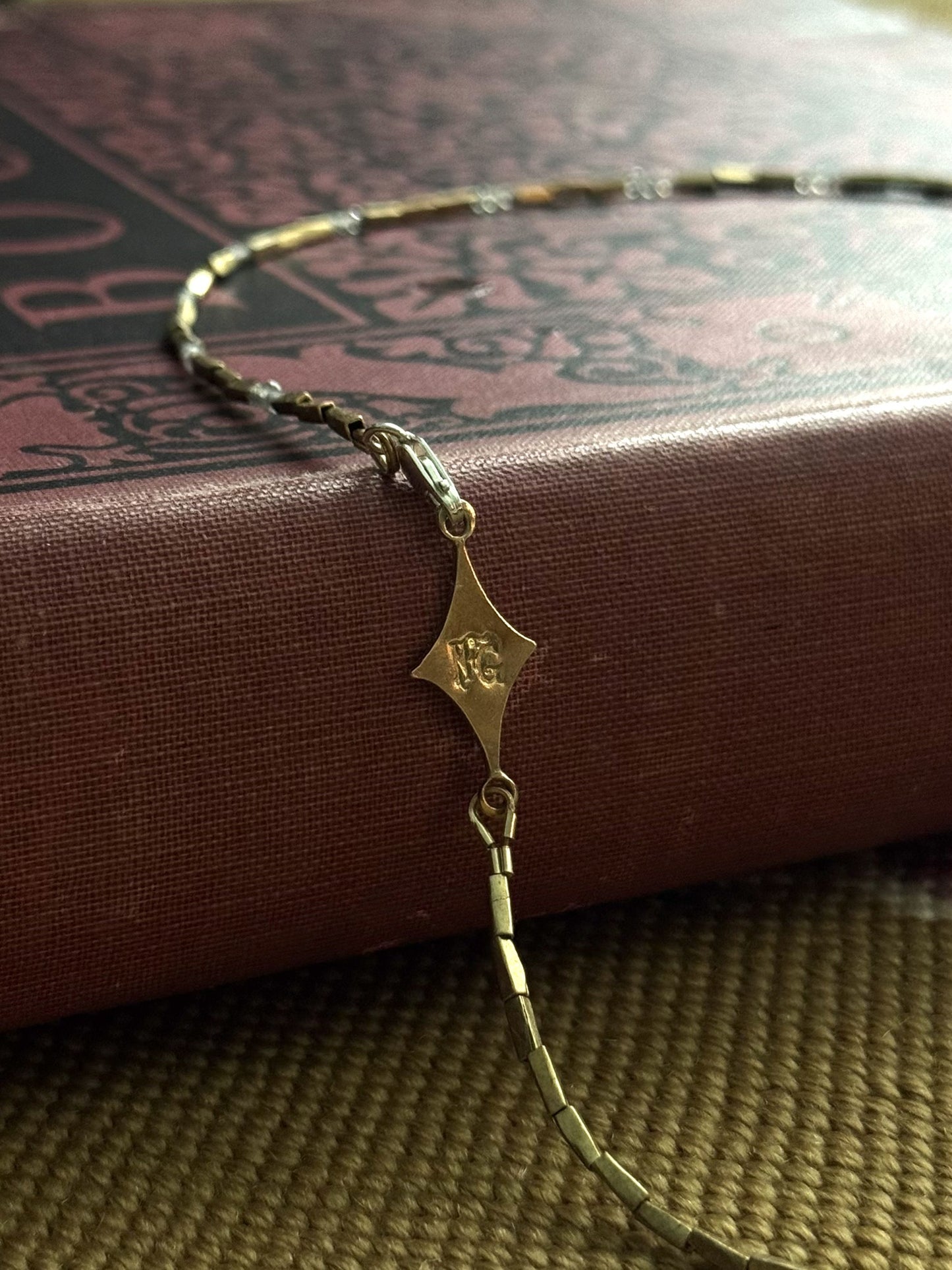 Newport Echo Candlelight Necklace