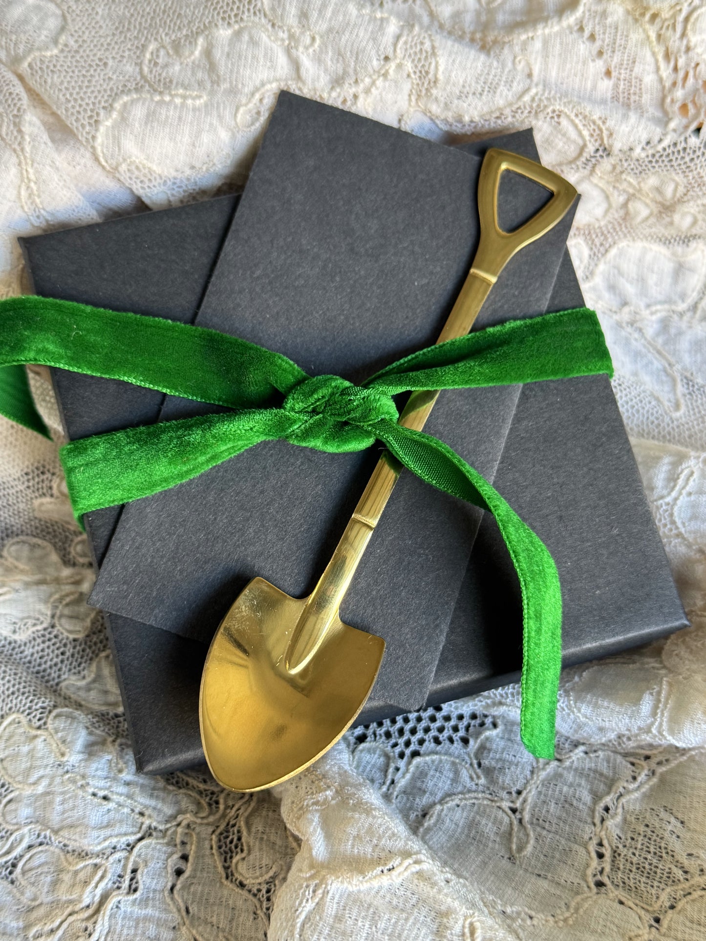 Miner’s Delight Gift Wrap – Signature Mine & Reveal Experience