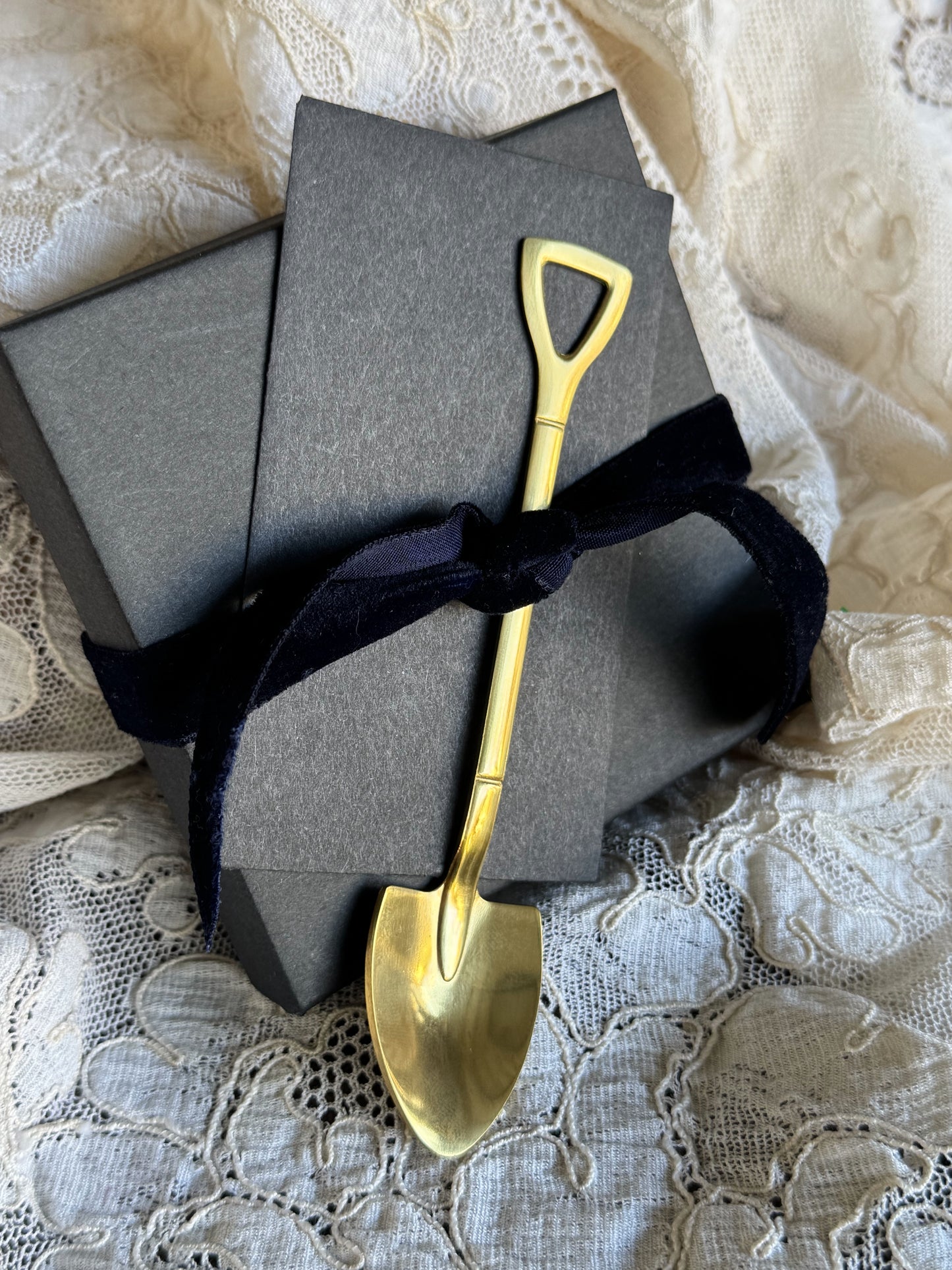 Miner’s Delight Gift Wrap – Signature Mine & Reveal Experience